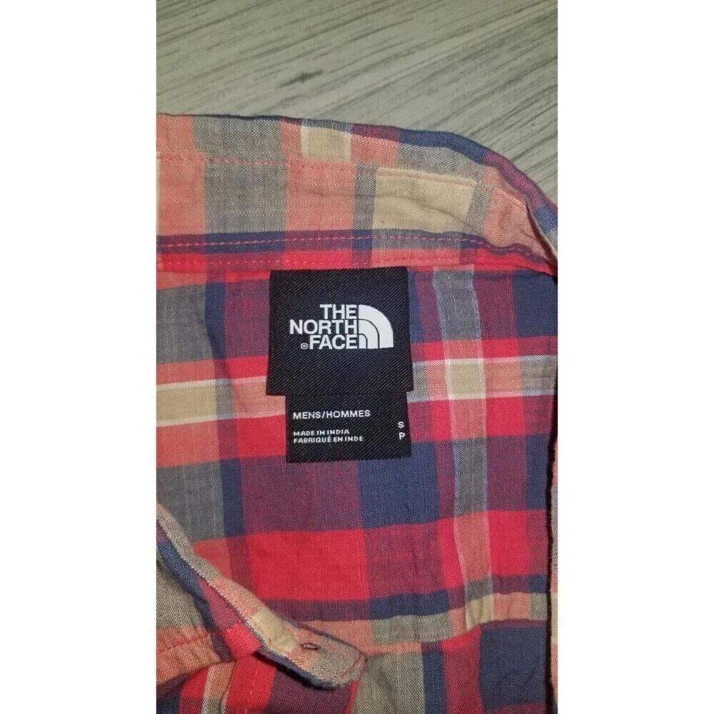 The North Face Red Plaid Button Down Shirt‎ Small